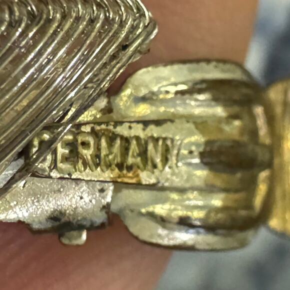 VTG German Filigree Clip-On Earrings Gold Tone Wire Wrapped Flower Design MCM - Picture 7 of 8